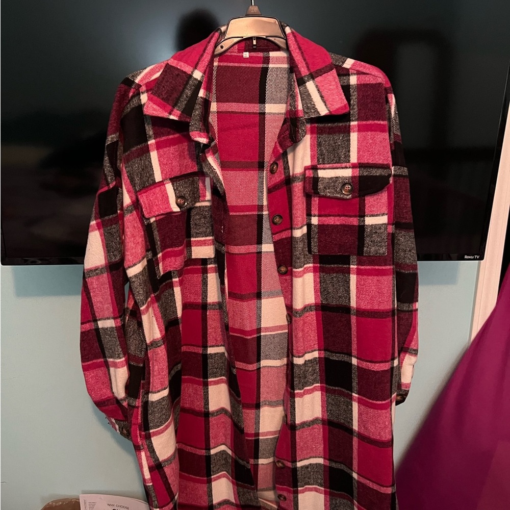 Size 2x long shacket. Worn once. Looks good with leggings, jeans or pants.